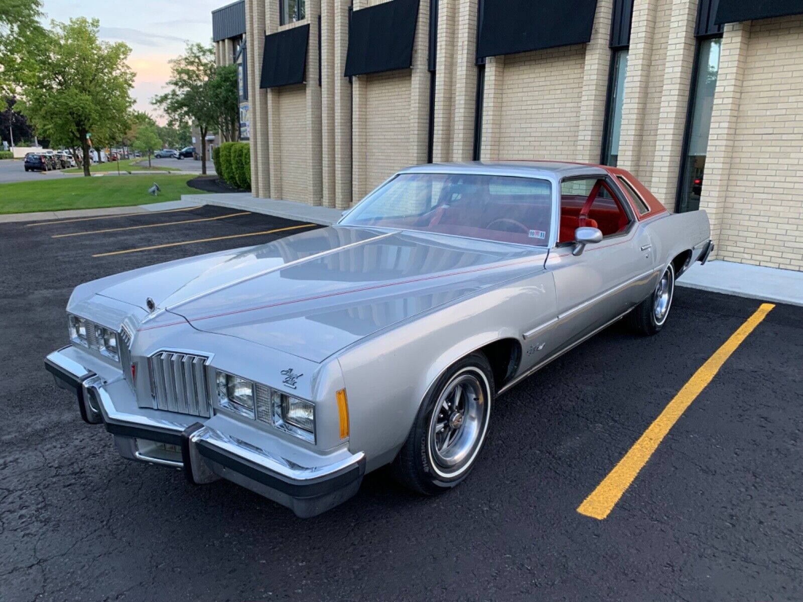 Pontiac-Grand-Prix-Coupe-1977-7