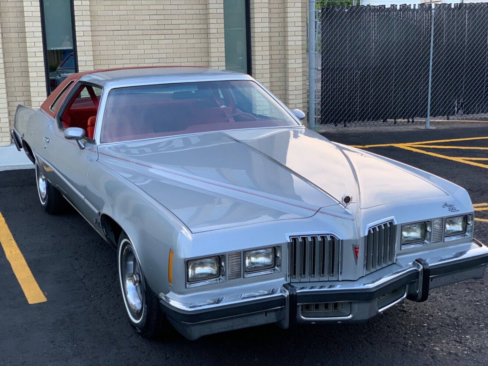 Pontiac-Grand-Prix-Coupe-1977-8