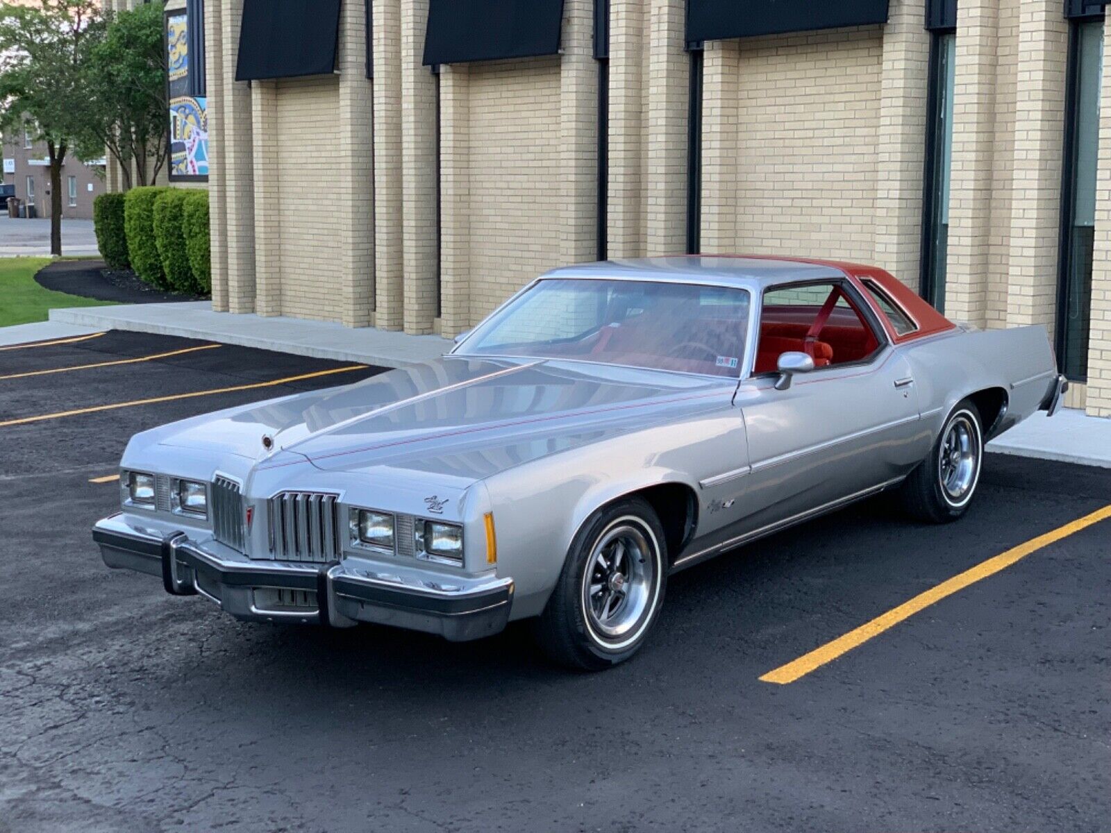 Pontiac Grand Prix Coupe 1977 à vendre