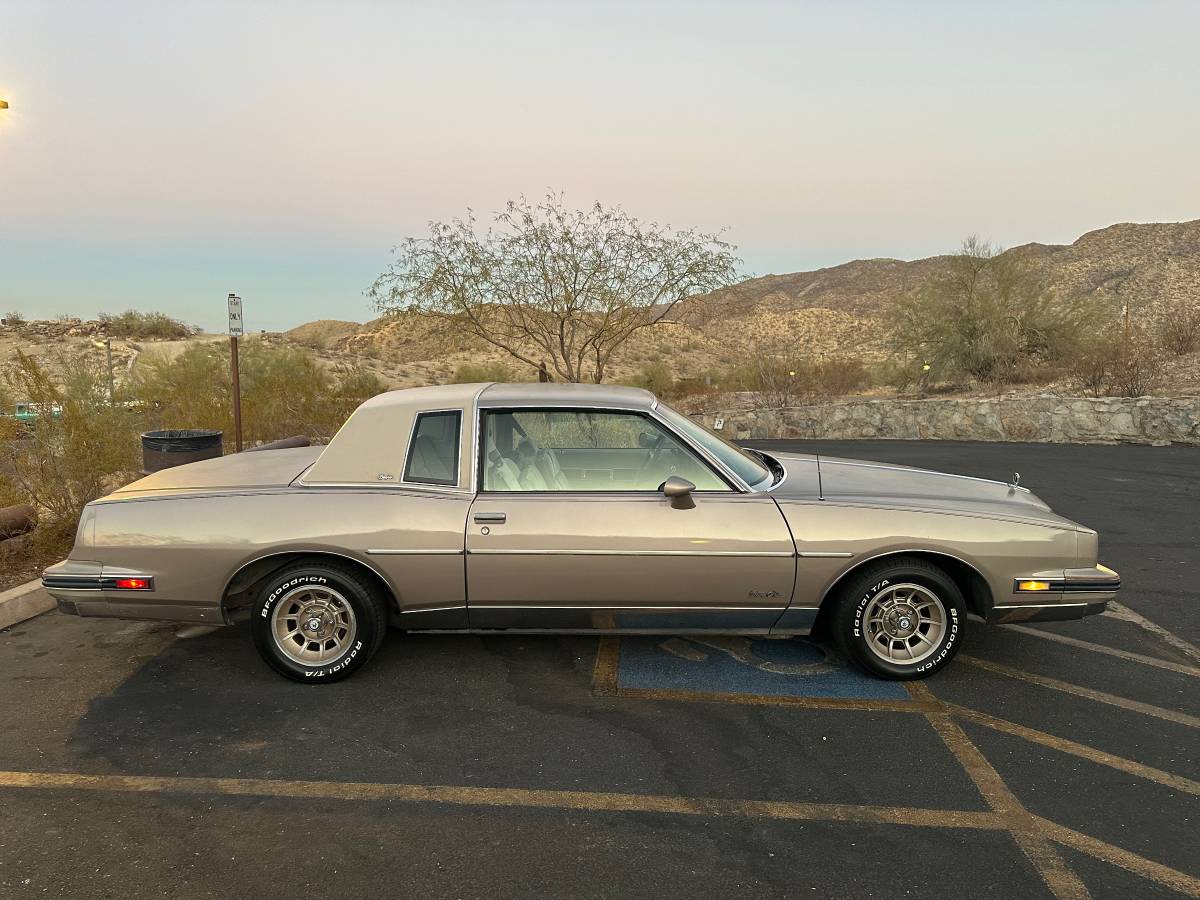 Pontiac-Grand-prix-1984-1