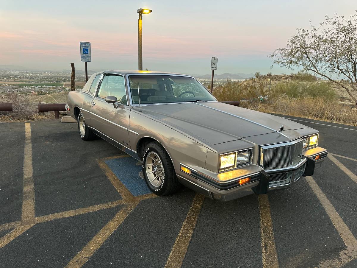 Pontiac-Grand-prix-1984-3