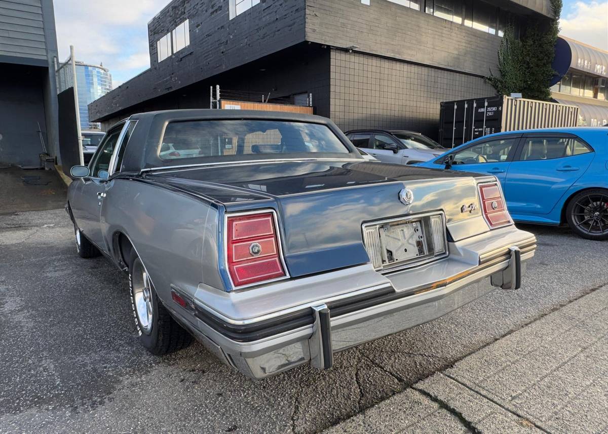 Pontiac-Grand-prix-brougham-1986-4