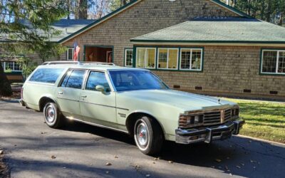 Pontiac Grand safari station wagon 1979