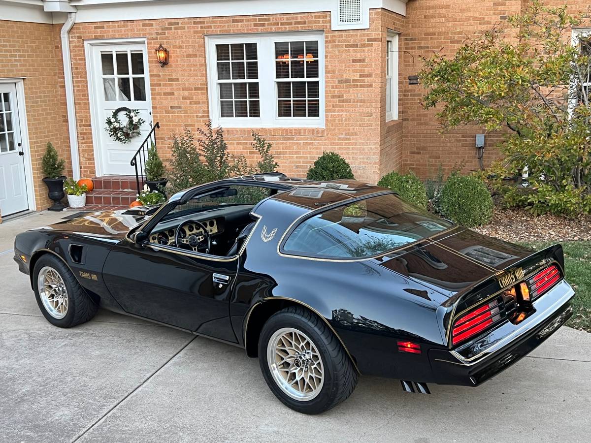 Pontiac-Trans-am-1977-1