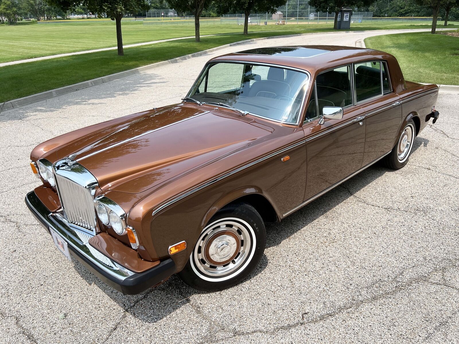 Rolls-Royce-Bentley-T2-1980-1