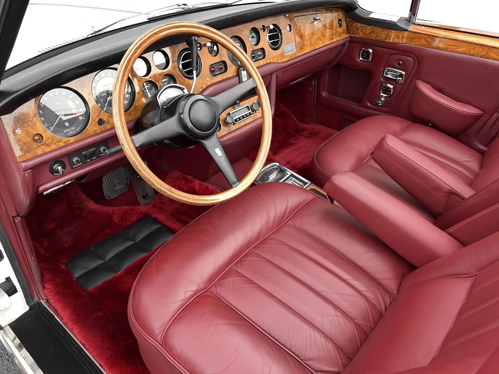 Rolls-Royce-Corniche-1971-26