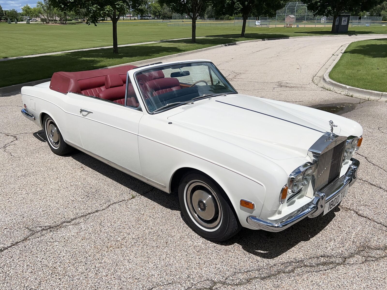 Rolls Royce Corniche  year1}