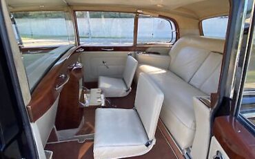 Rolls-Royce-Phantom-Limousine-1960-14