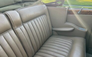 Rolls-Royce-Silver-Dawn-DHC-1953-4