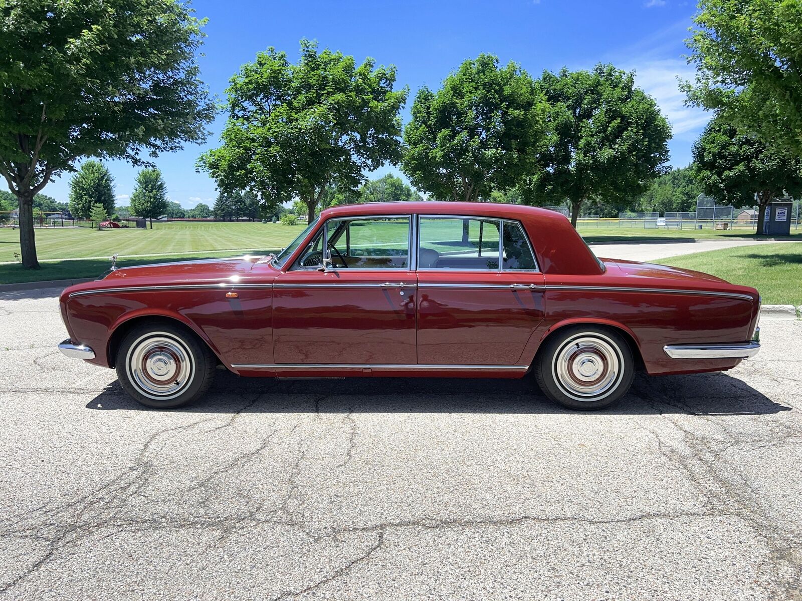 Rolls-Royce-Silver-Shadow-1966-8