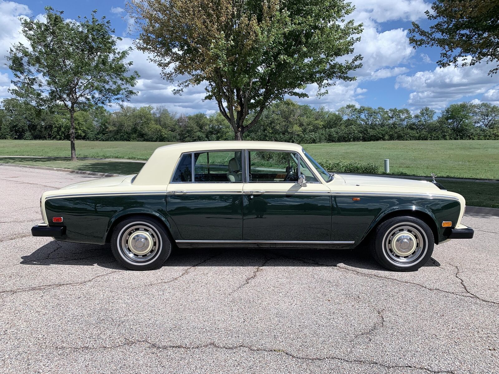 Rolls-Royce-Silver-Shadow-II-Berline-1979-16