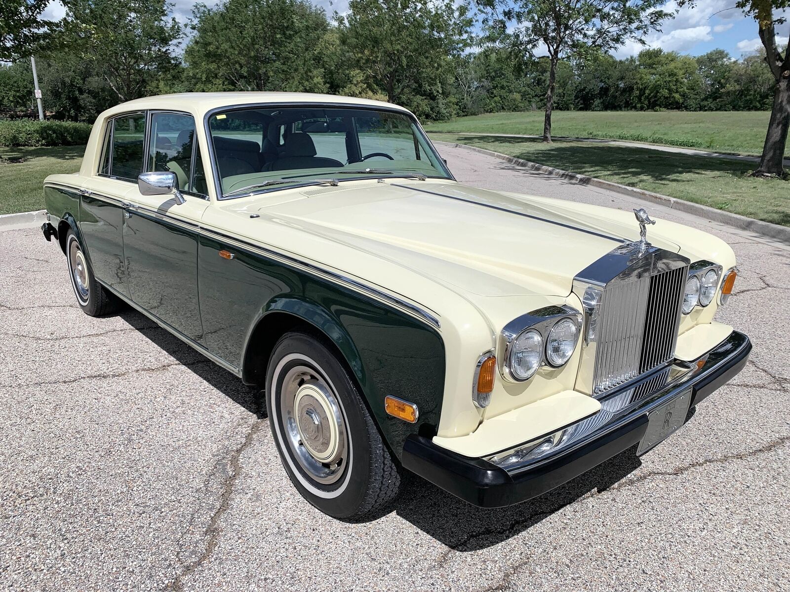 Rolls-Royce-Silver-Shadow-II-Berline-1979-2