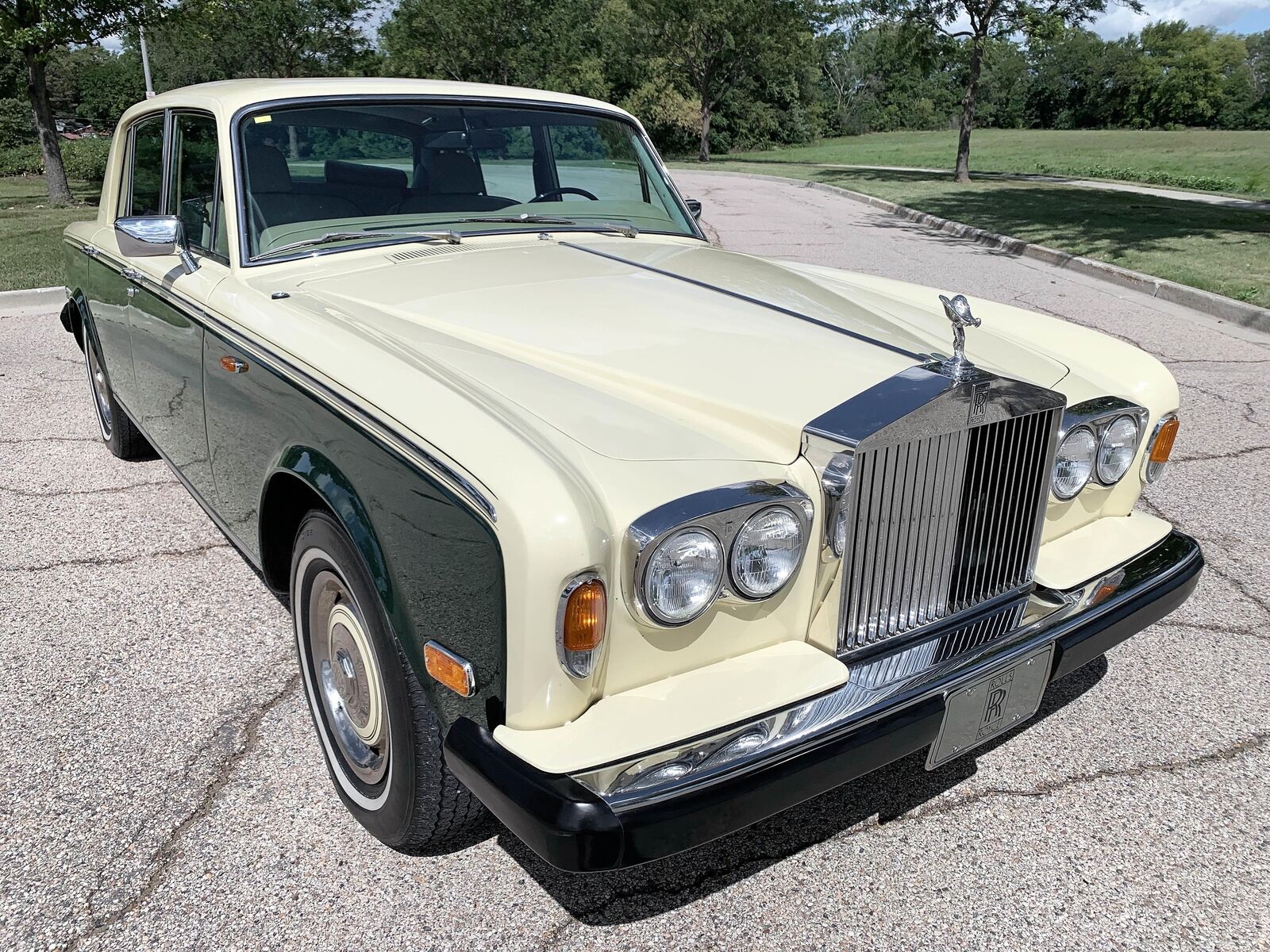 Rolls-Royce-Silver-Shadow-II-Berline-1979-3