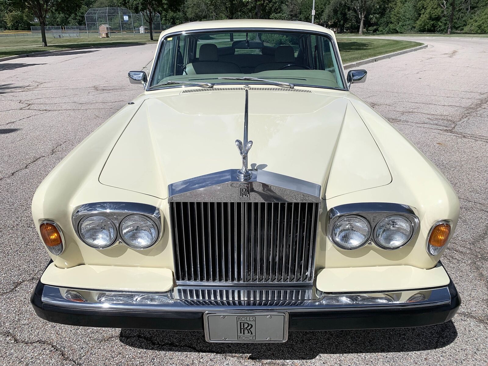 Rolls-Royce-Silver-Shadow-II-Berline-1979-4