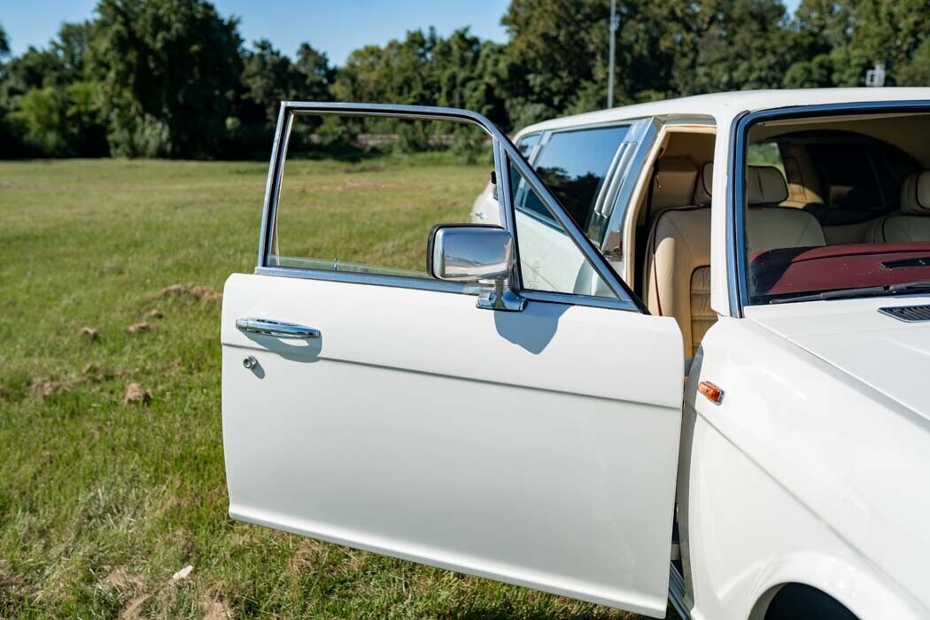 Rolls-Royce-Silver-SpiritSpurDawn-1985-30