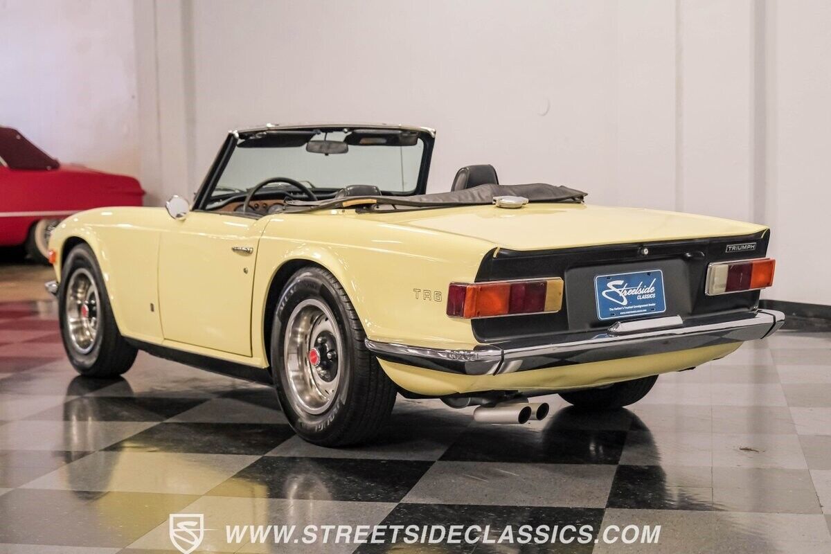 Triumph-TR-6-1970-8