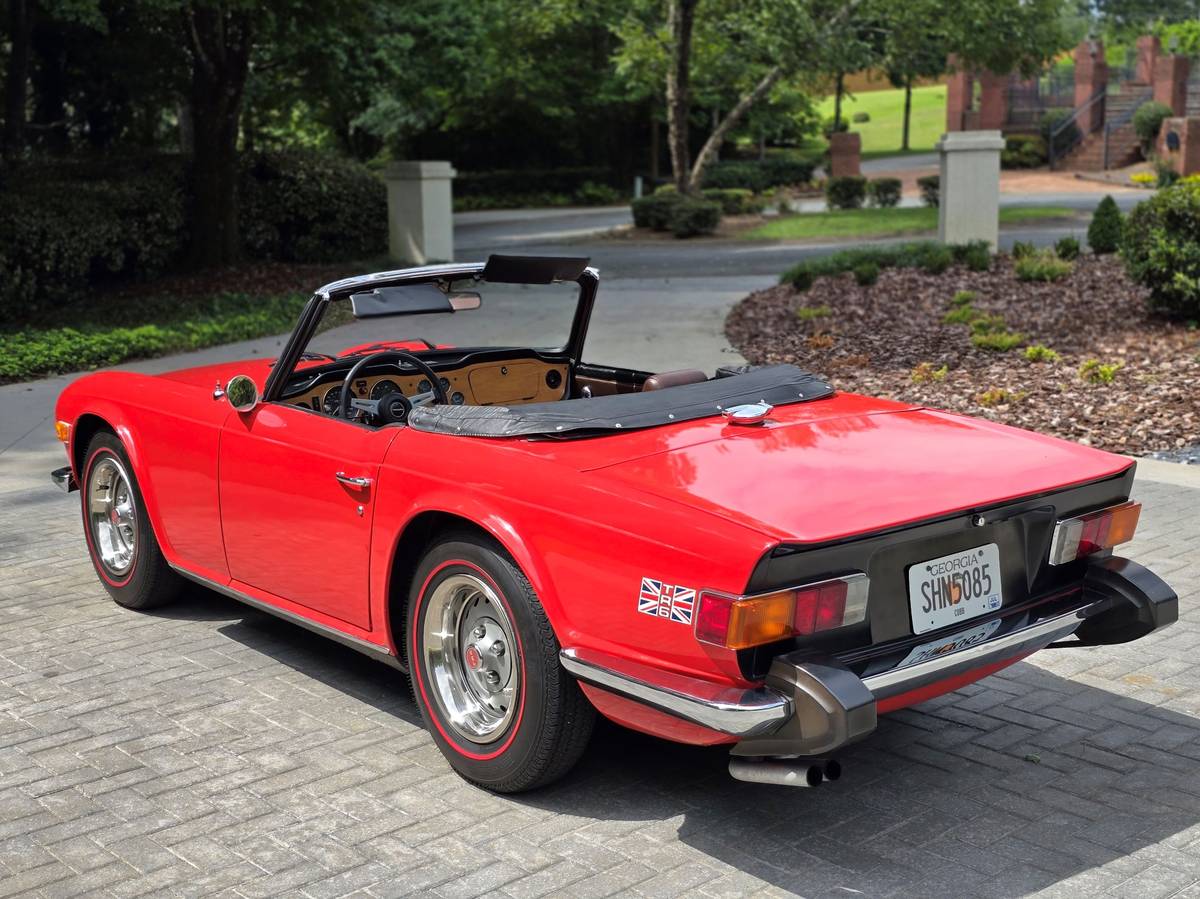 Triumph-Tr6-1974-3