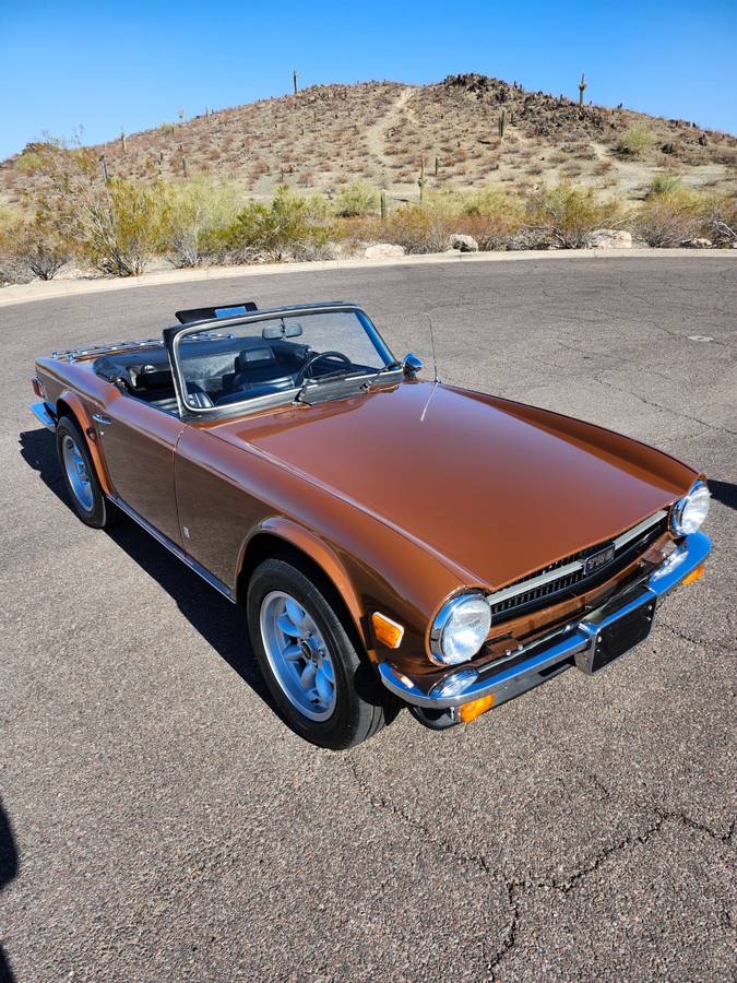 Triumph-Tr6-1976-10