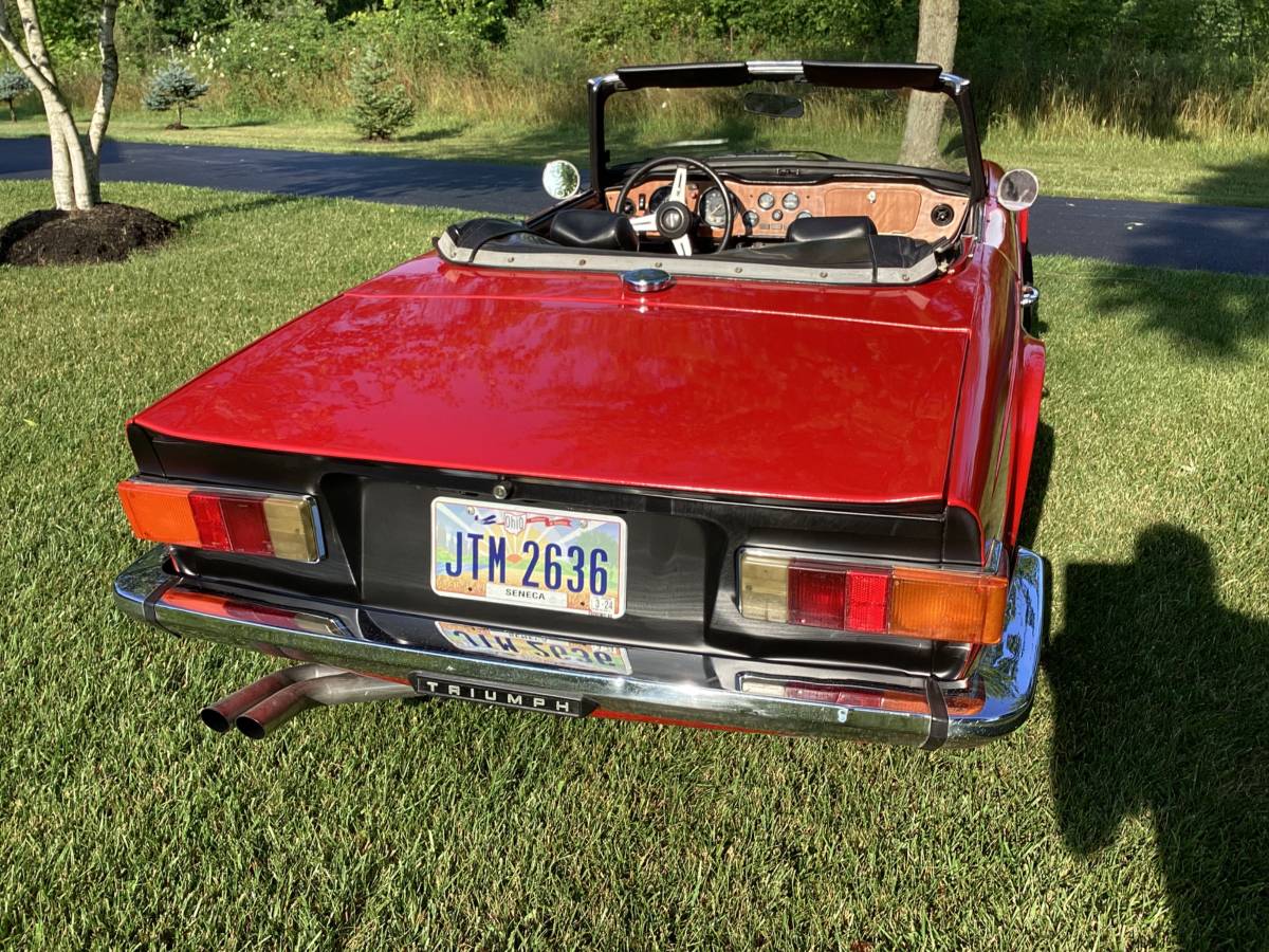 Triumph-Tr6-1976-13