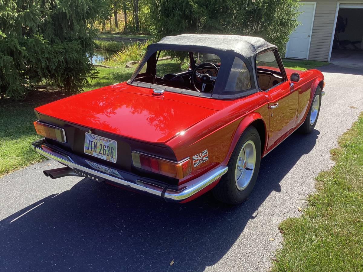 Triumph-Tr6-1976-4