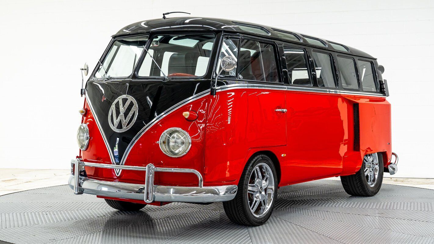 Volkswagen-21-Window-Custom-Bus-1966-2