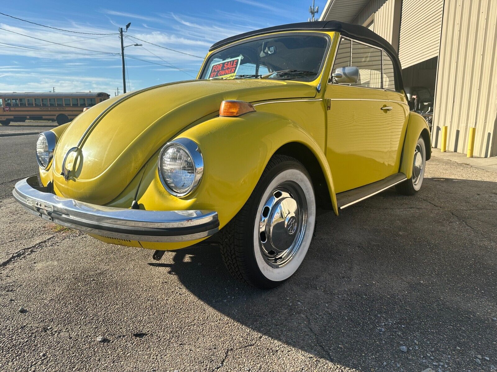 Volkswagen Beetle - Classic  year1}