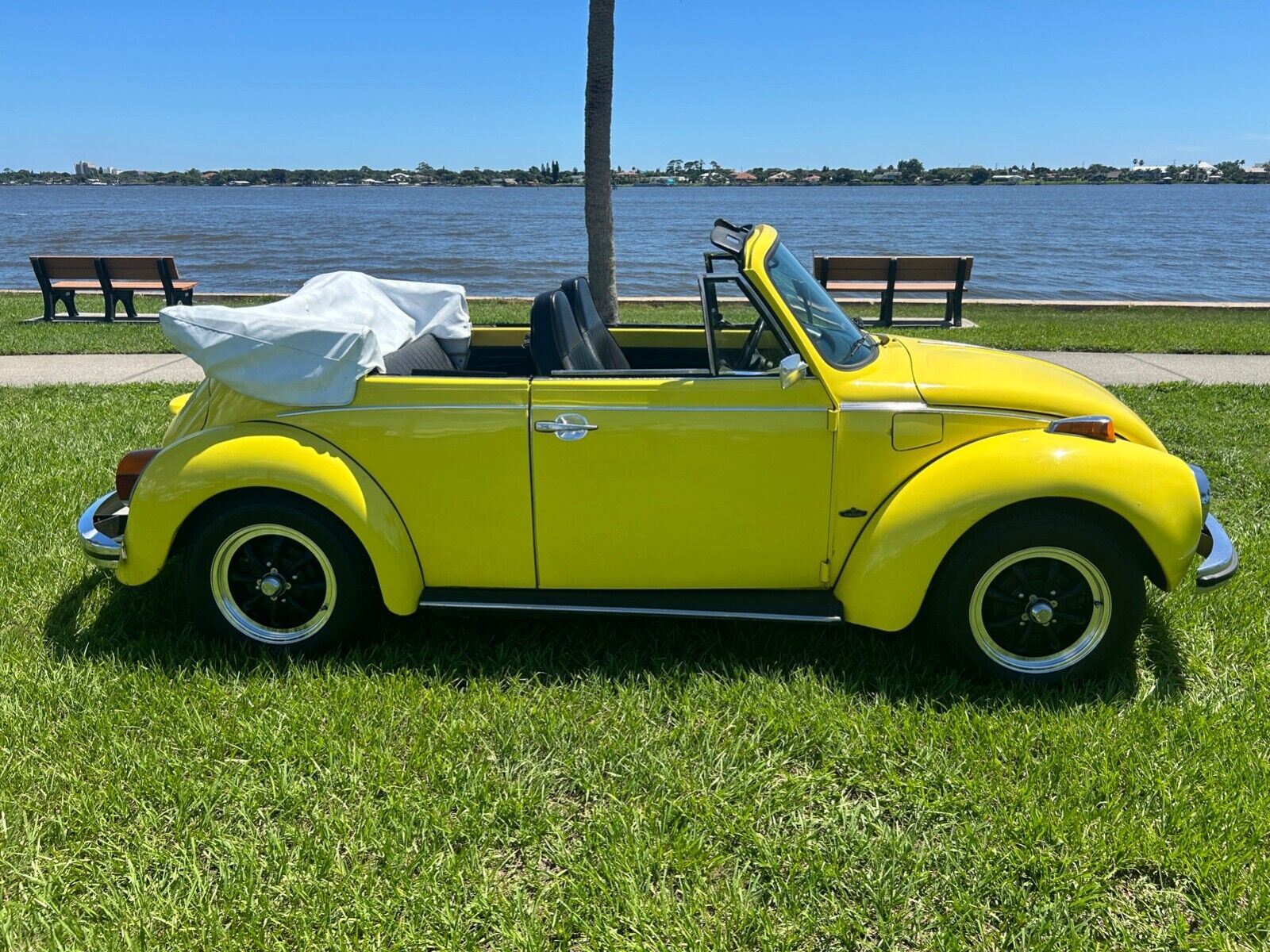 Volkswagen-Beetle-Classic-1973-4