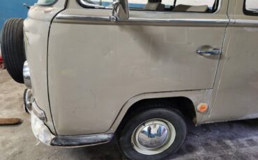 Volkswagen-Bus-1969-16