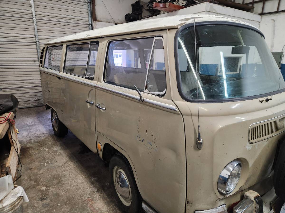 Volkswagen-Bus-1969-17