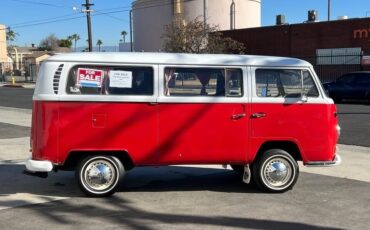 Volkswagen-BusVanagon-1970-1