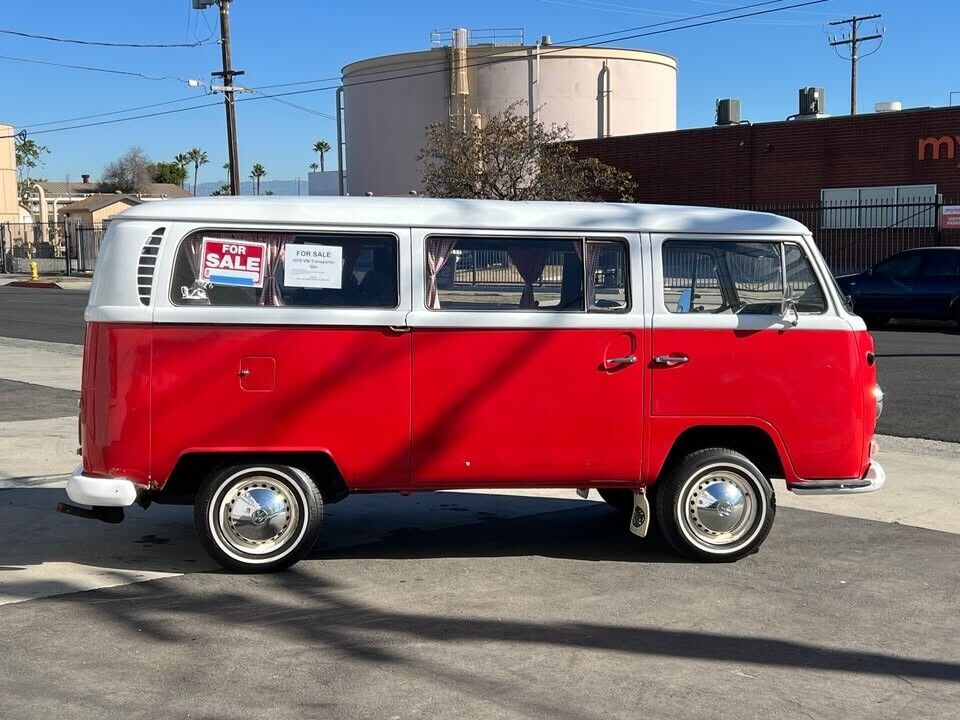 Volkswagen-BusVanagon-1970-1