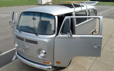 Volkswagen-BusVanagon-1971-11