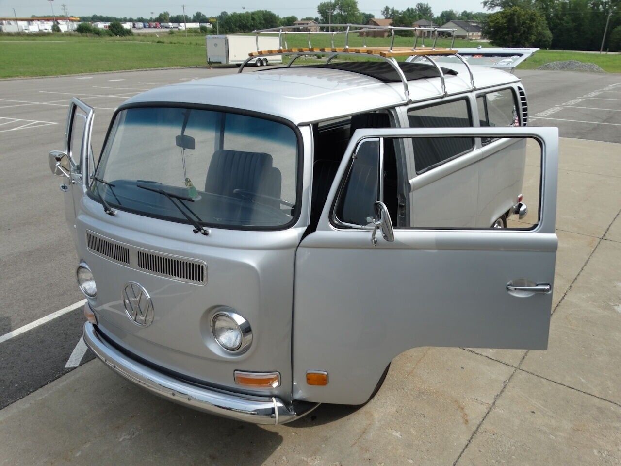 Volkswagen-BusVanagon-1971-11