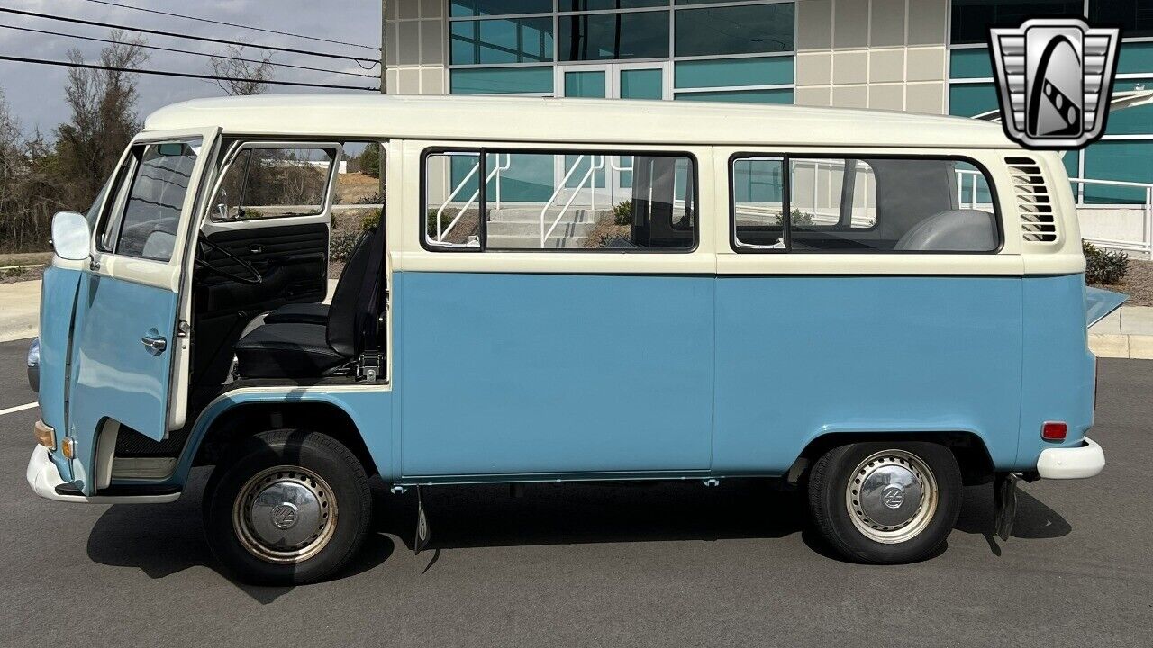 Volkswagen-BusVanagon-1972-10