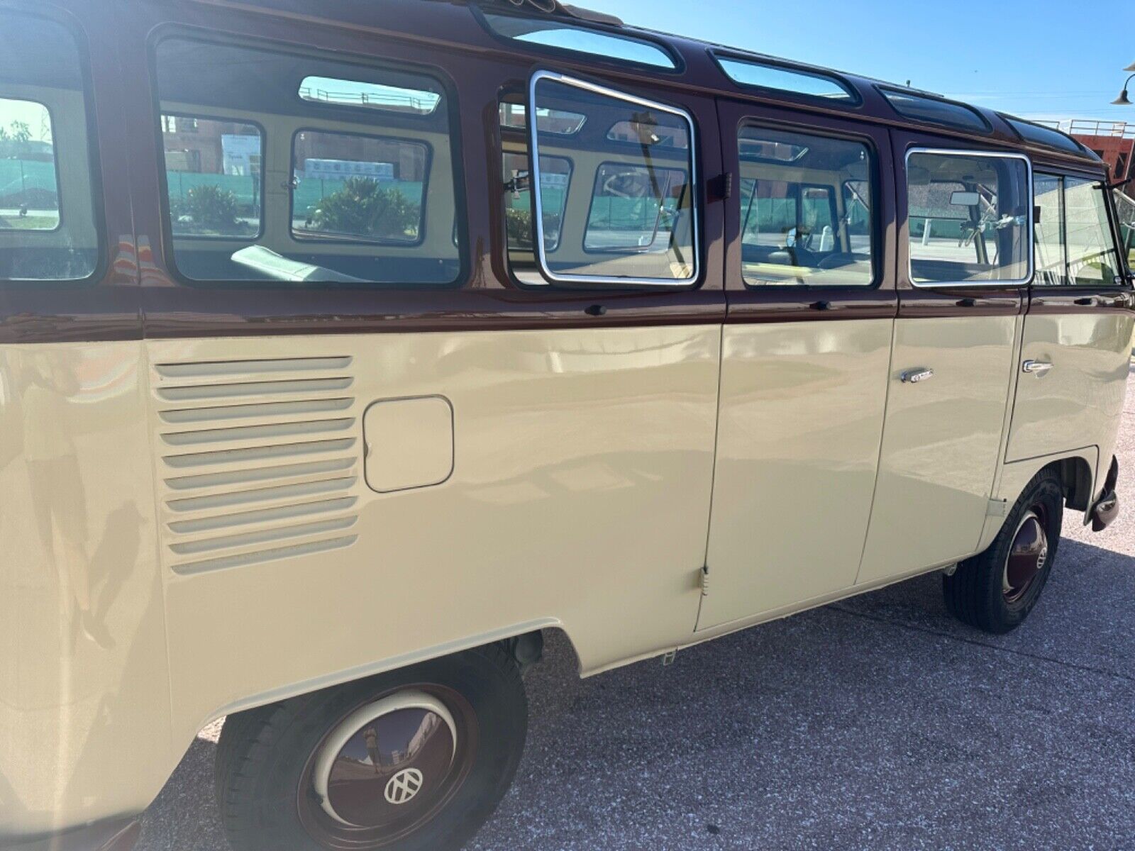 Volkswagen-BusVanagon-1975-3