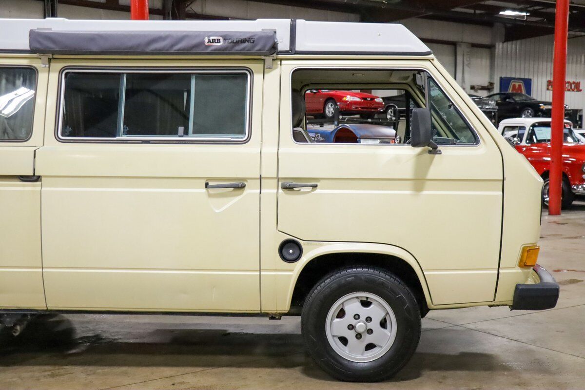 Volkswagen-BusVanagon-Van-1982-10