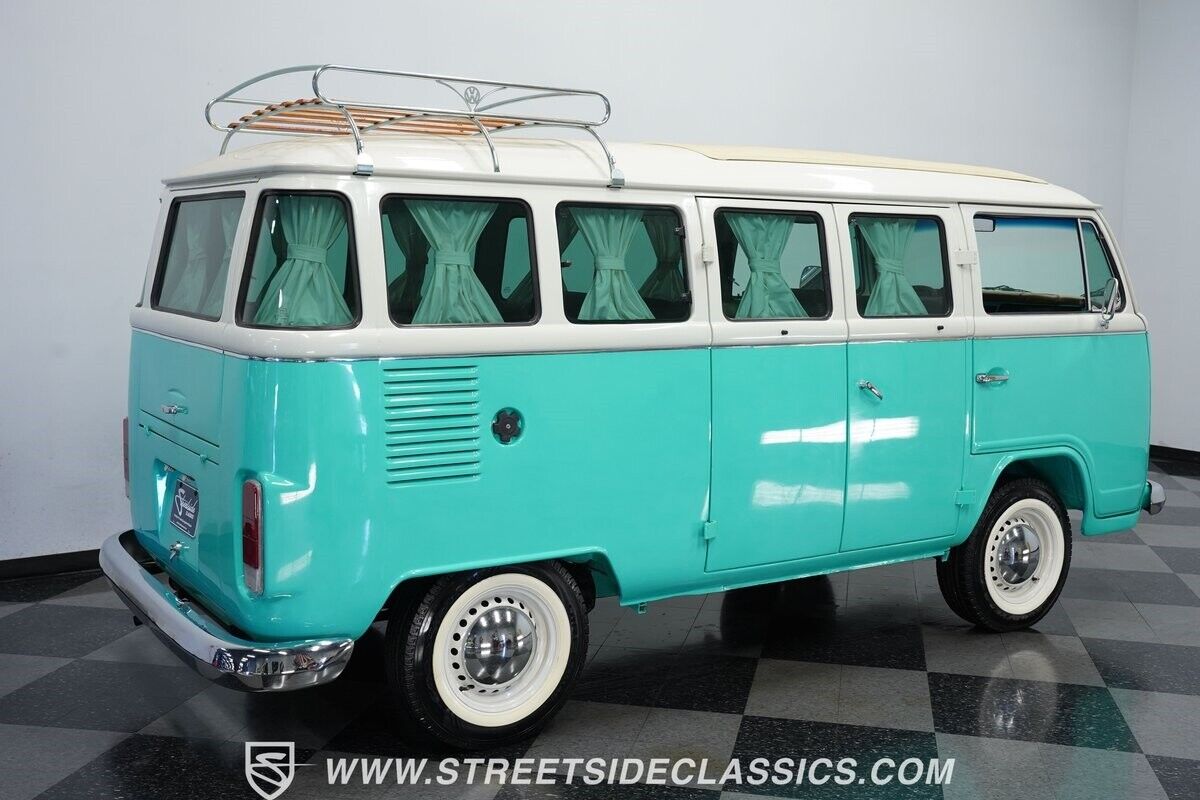 Volkswagen-BusVanagon-Van-1984-11