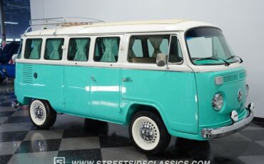 Volkswagen-BusVanagon-Van-1984-13