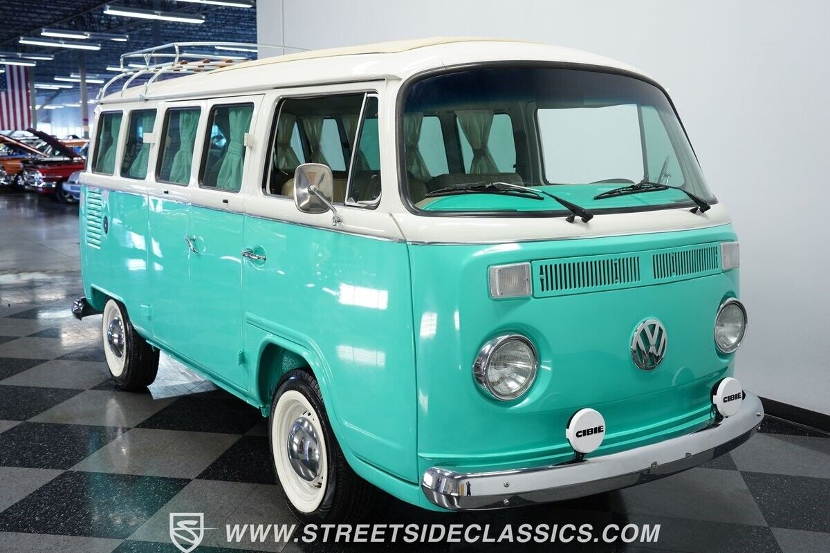 Volkswagen-BusVanagon-Van-1984-14