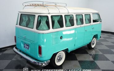 Volkswagen-BusVanagon-Van-1984-24