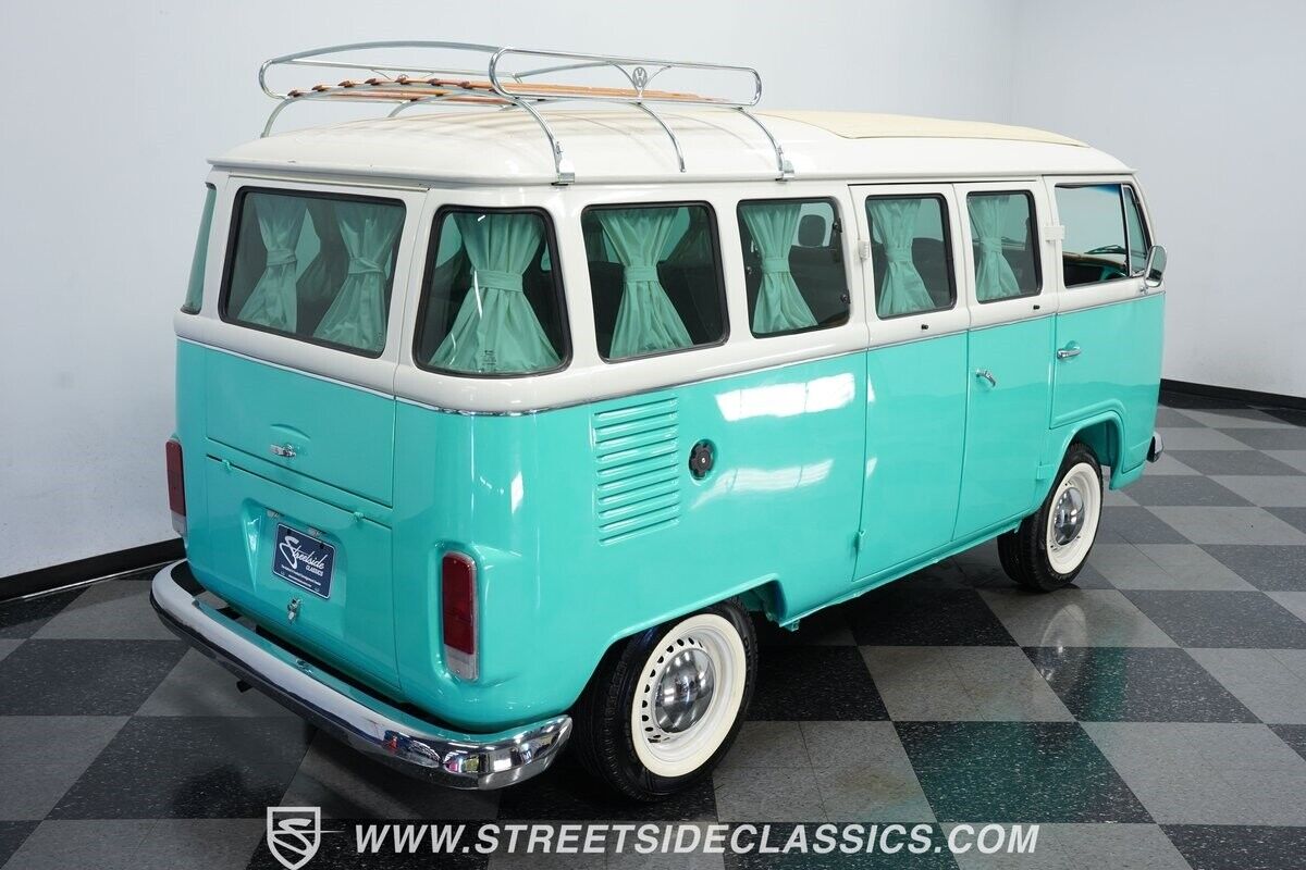 Volkswagen-BusVanagon-Van-1984-24