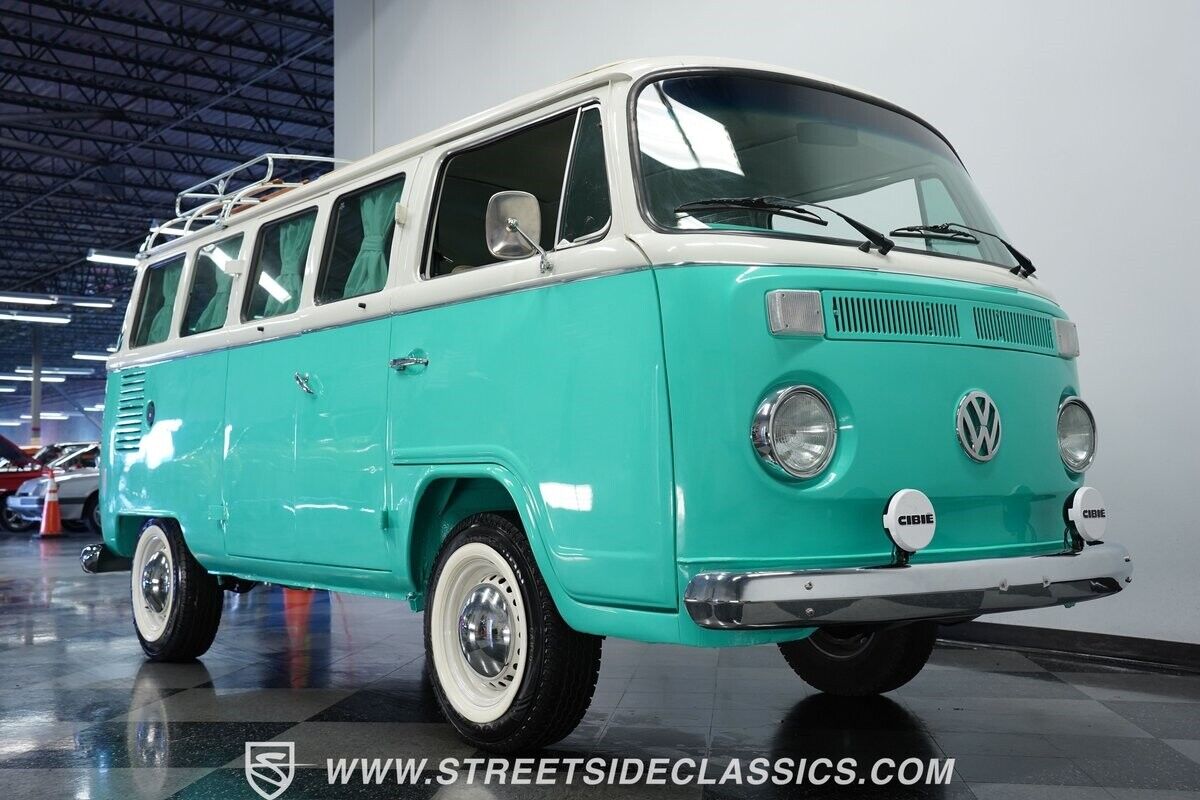 Volkswagen-BusVanagon-Van-1984-29