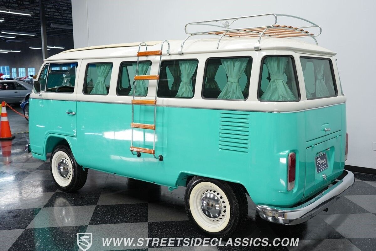 Volkswagen-BusVanagon-Van-1984-6