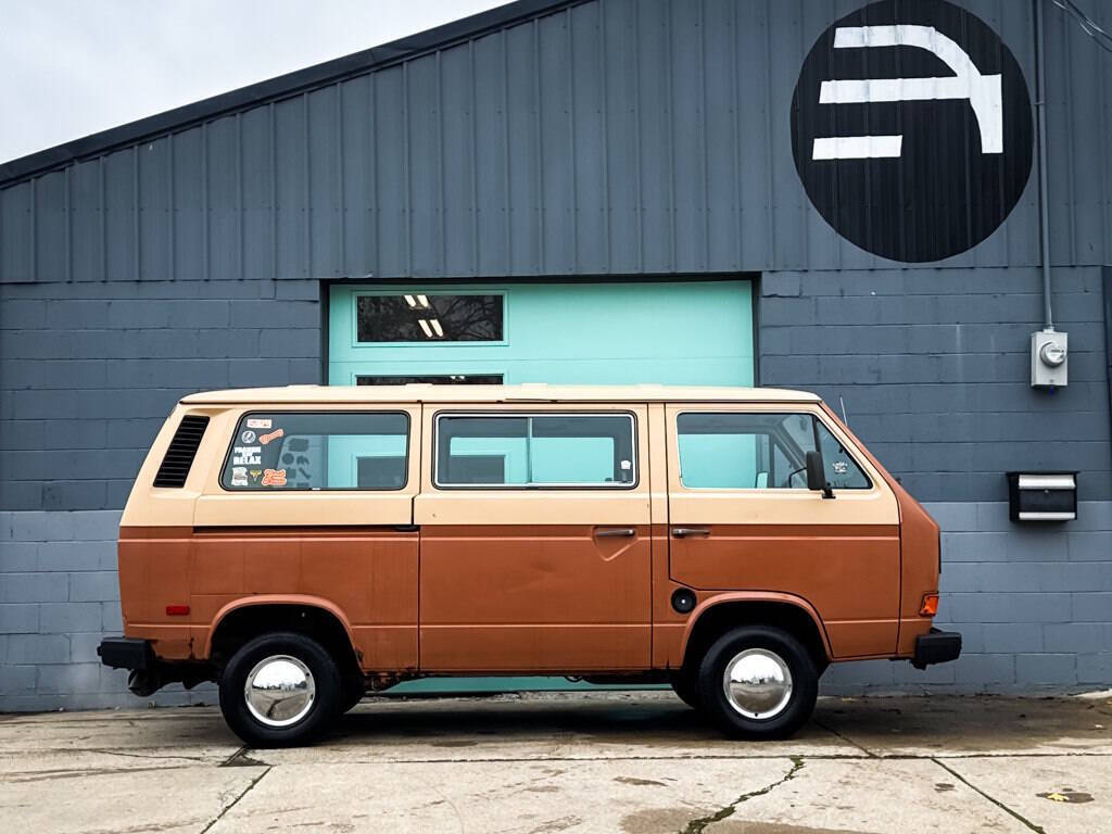 Volkswagen-BusVanagon-Van-1984-9