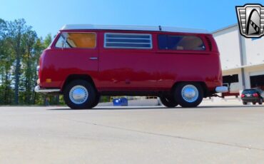 Volkswagen-Camper-Bus-1971-3