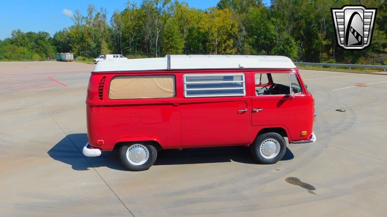 Volkswagen-Camper-Bus-1971-4