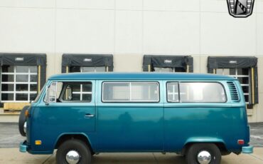 Volkswagen-Camper-Van-1974-4