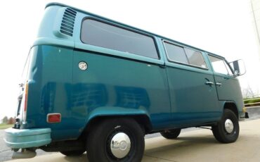 Volkswagen-Camper-Van-1974-8