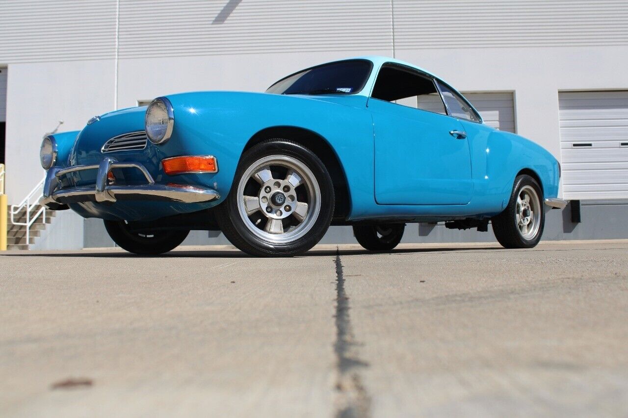 Volkswagen-Karmann-Ghia-1971-3