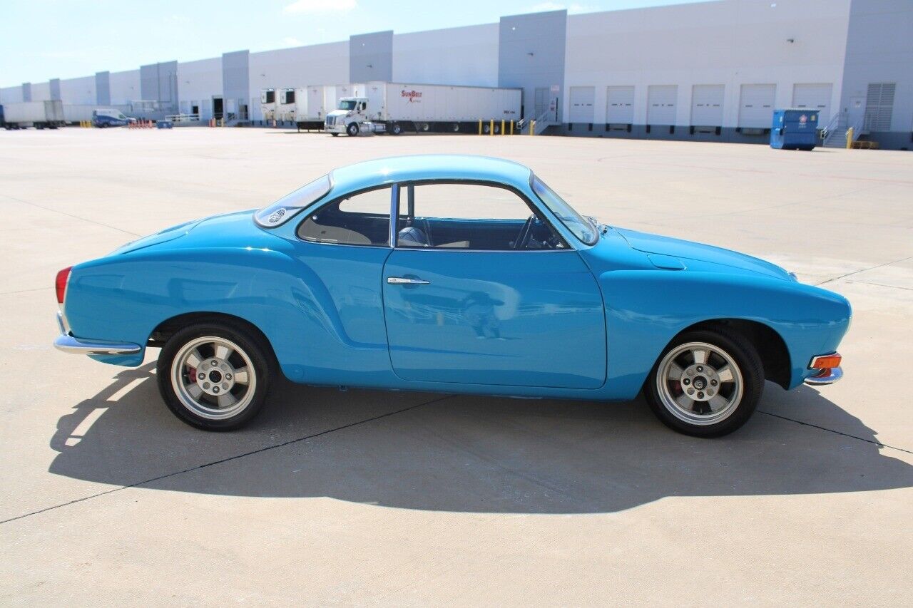 Volkswagen-Karmann-Ghia-1971-7